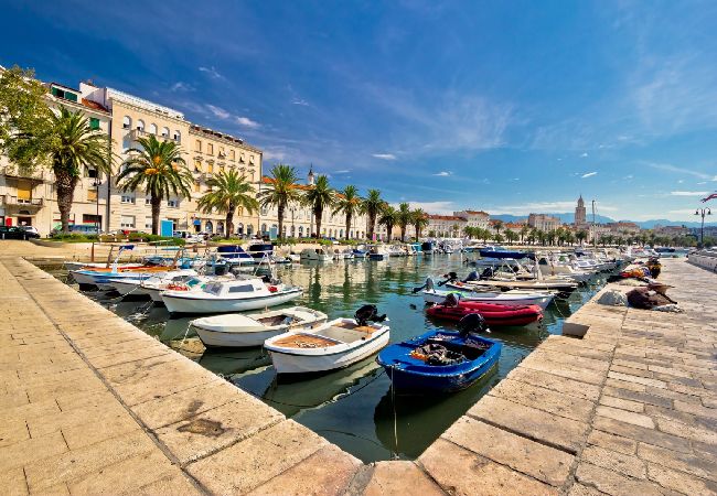 Ferienhaus in Split - Ferienhaus in Split mit Meerblick, Terrasse, Klimaanlage, W-LAN (4937-1) Ferienhaus in Split - Ferienhaus in Split mit Meerblick, Terrasse, Klimaanlage, W-LAN (4937-1)