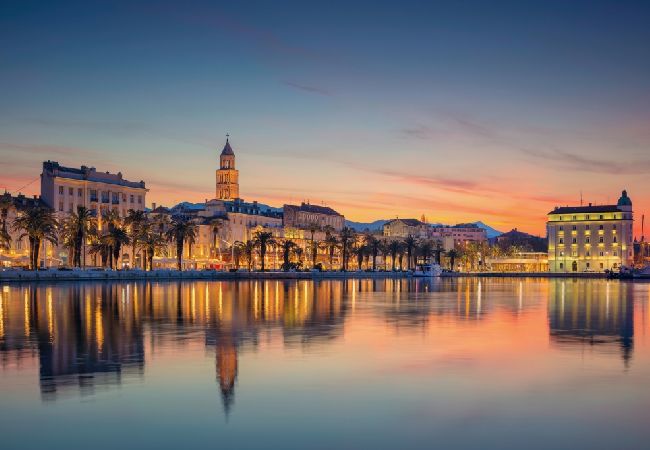 Ferienhaus in Split - Ferienhaus in Split mit Meerblick, Terrasse, Klimaanlage, W-LAN (4937-1) Ferienhaus in Split - Ferienhaus in Split mit Meerblick, Terrasse, Klimaanlage, W-LAN (4937-1)