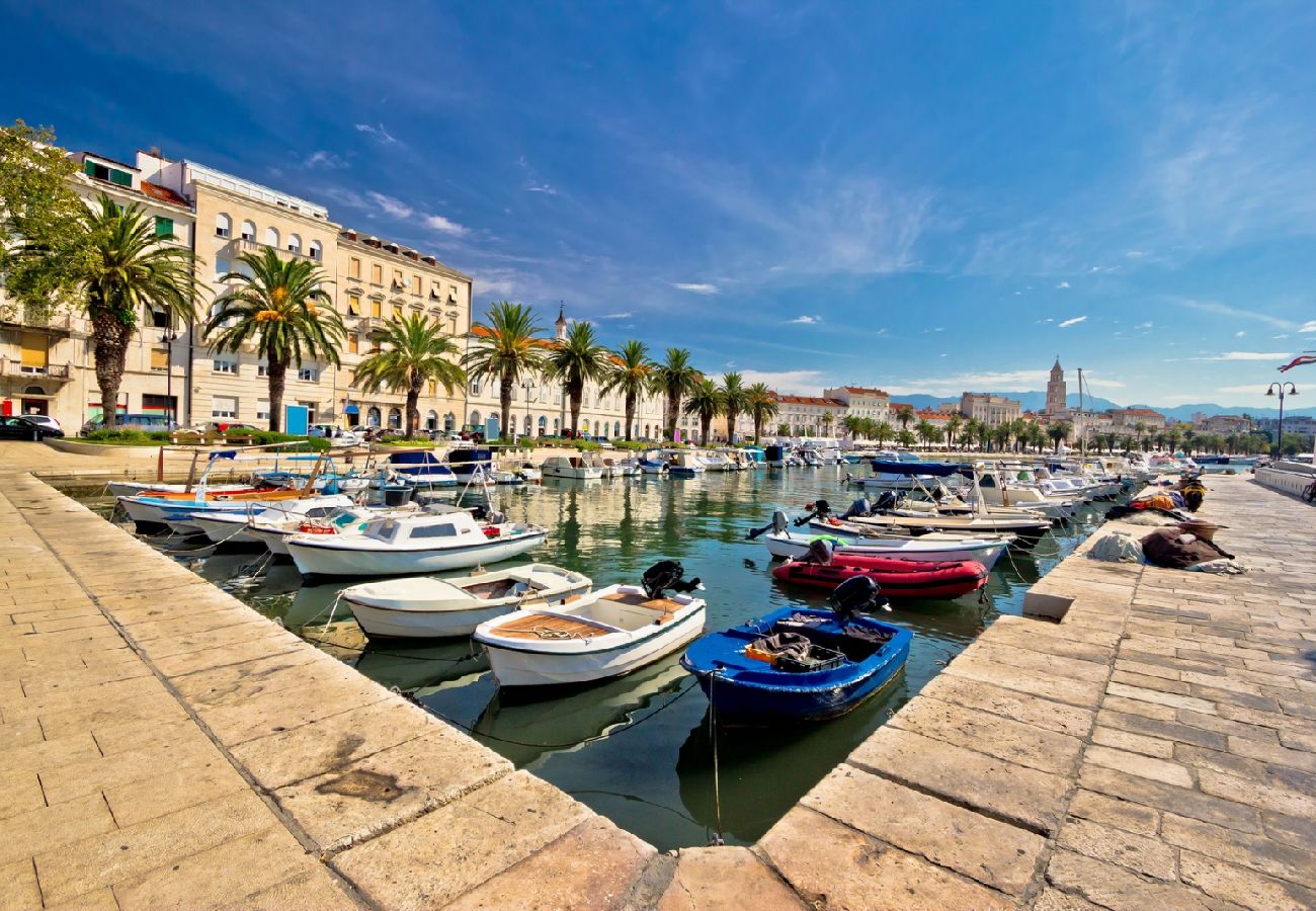 Ferienhaus in Split - Ferienhaus in Split mit Meerblick, Terrasse, Klimaanlage, W-LAN (4937-1)