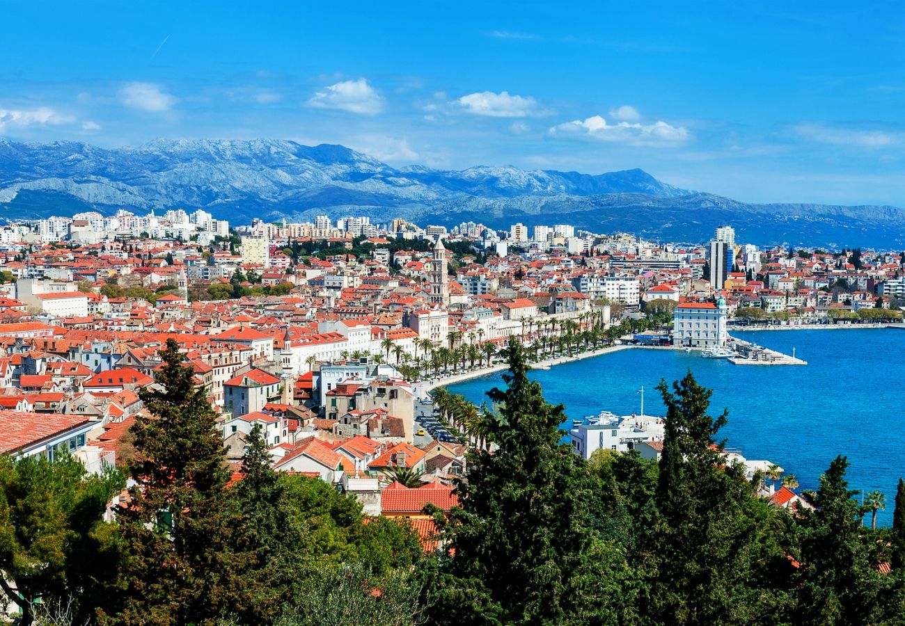 Ferienhaus in Split - Ferienhaus in Split mit Meerblick, Terrasse, Klimaanlage, W-LAN (4937-1)