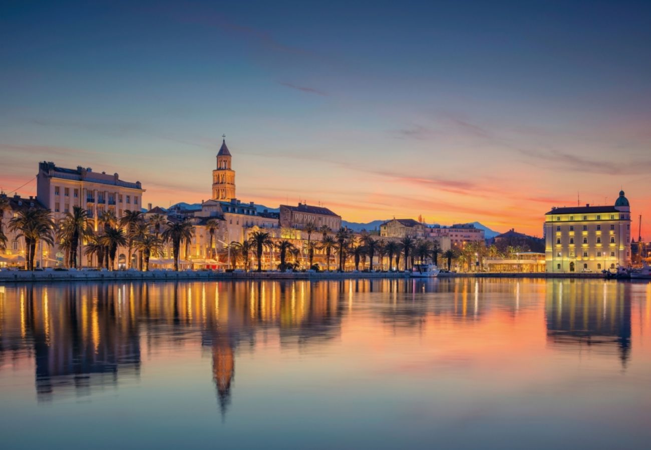 Ferienhaus in Split - Ferienhaus in Split mit Meerblick, Terrasse, Klimaanlage, W-LAN (4937-1)