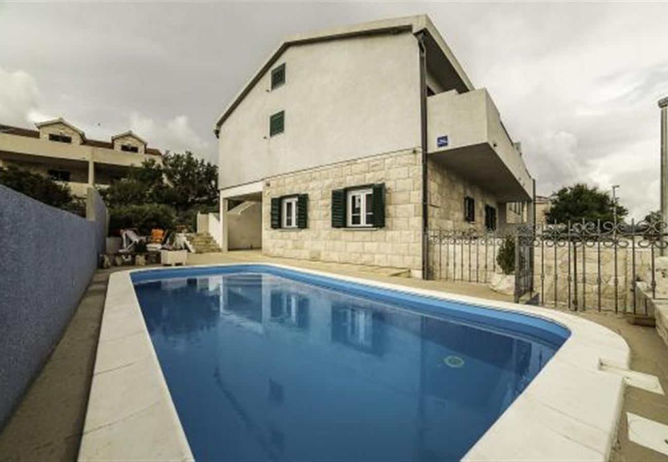 Ferienwohnung in Povlja - Ferienwohnung in Povlja mit Meerblick, Balkon, Klimaanlage, W-LAN (4936-3)