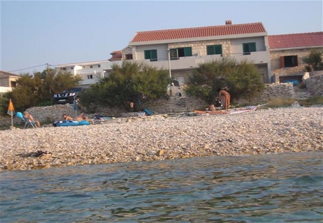 Ferienwohnung in Povlja - Ferienwohnung in Povlja mit Meerblick, Balkon, Klimaanlage, W-LAN (4936-3)