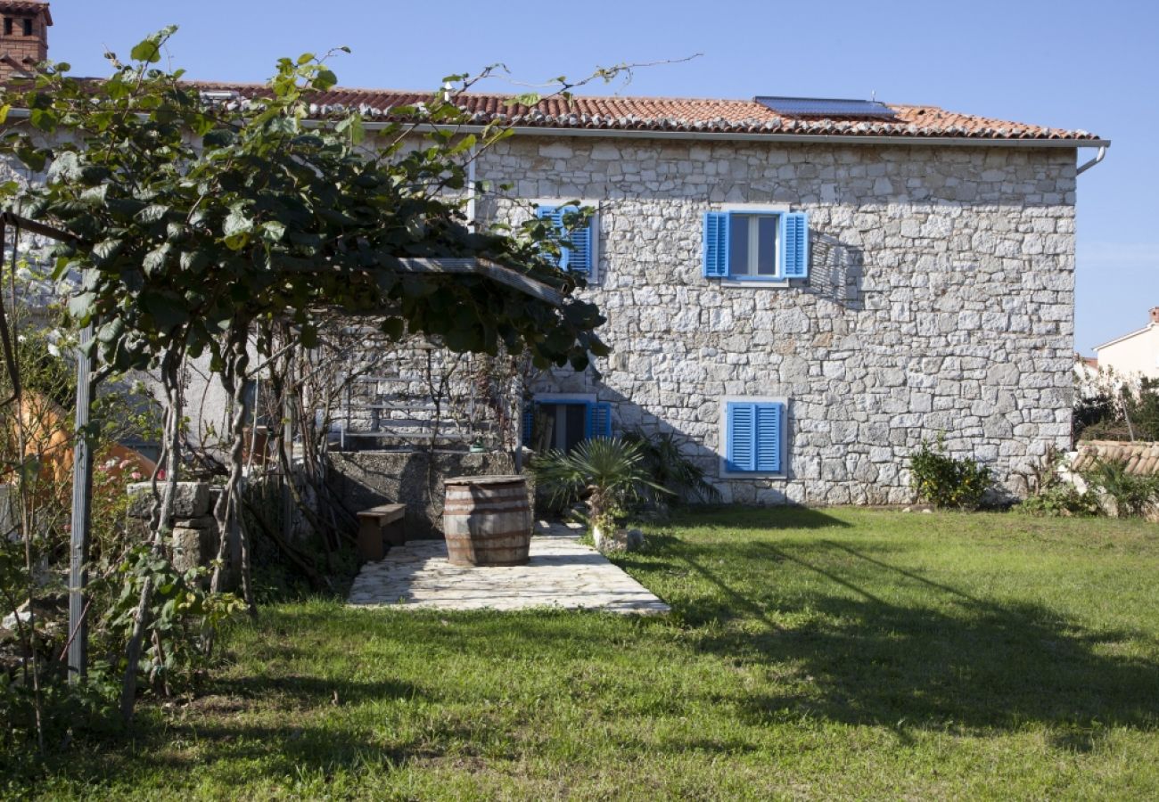 Ferienwohnung in Funtana - Ferienwohnung in Funtana mit Balkon, Klimaanlage, W-LAN, Waschmaschine (4982-3)