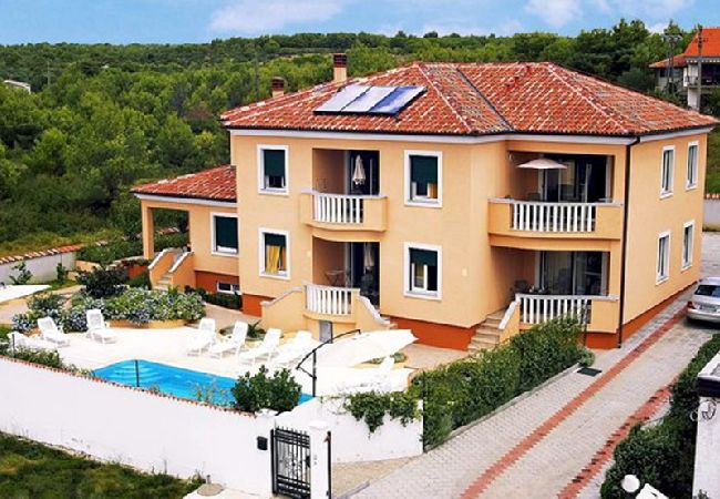 Ferienwohnung in Zadar - Ferienwohnung in Zadar mit Meerblick, Balkon, Klimaanlage, W-LAN (858-4) Ferienwohnung in Zadar - Ferienwohnung in Zadar mit Meerblick, Balkon, Klimaanlage, W-LAN (858-4)