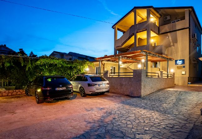 Ferienwohnung in Lopar - Ferienwohnung in Lopar mit Balkon, Klimaanlage, W-LAN (4739-3) Ferienwohnung in Lopar - Ferienwohnung in Lopar mit Balkon, Klimaanlage, W-LAN (4739-3)