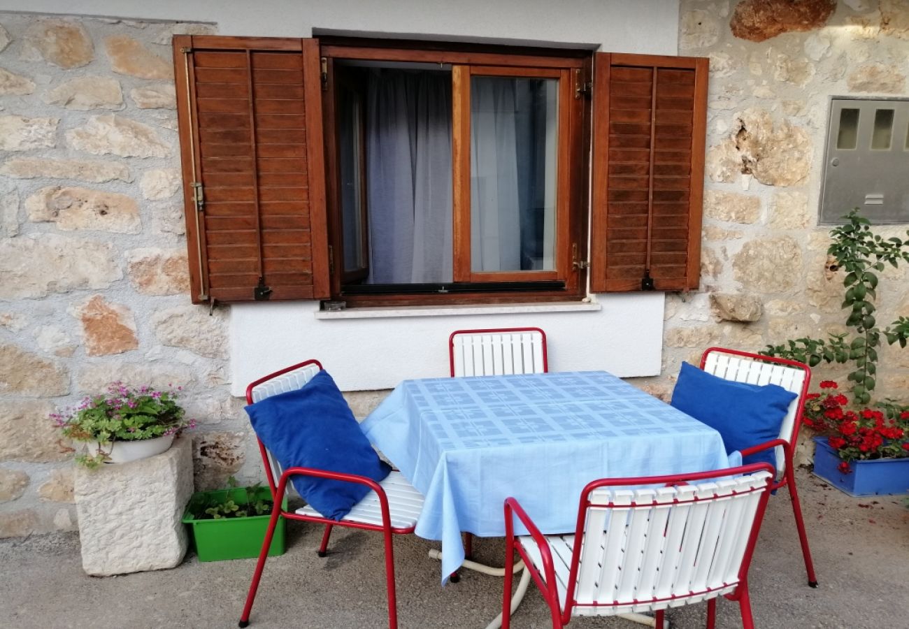 Ferienwohnung in Funtana - Ferienwohnung in Funtana mit Terrasse, Klimaanlage, W-LAN, Waschmaschine (4982-7)