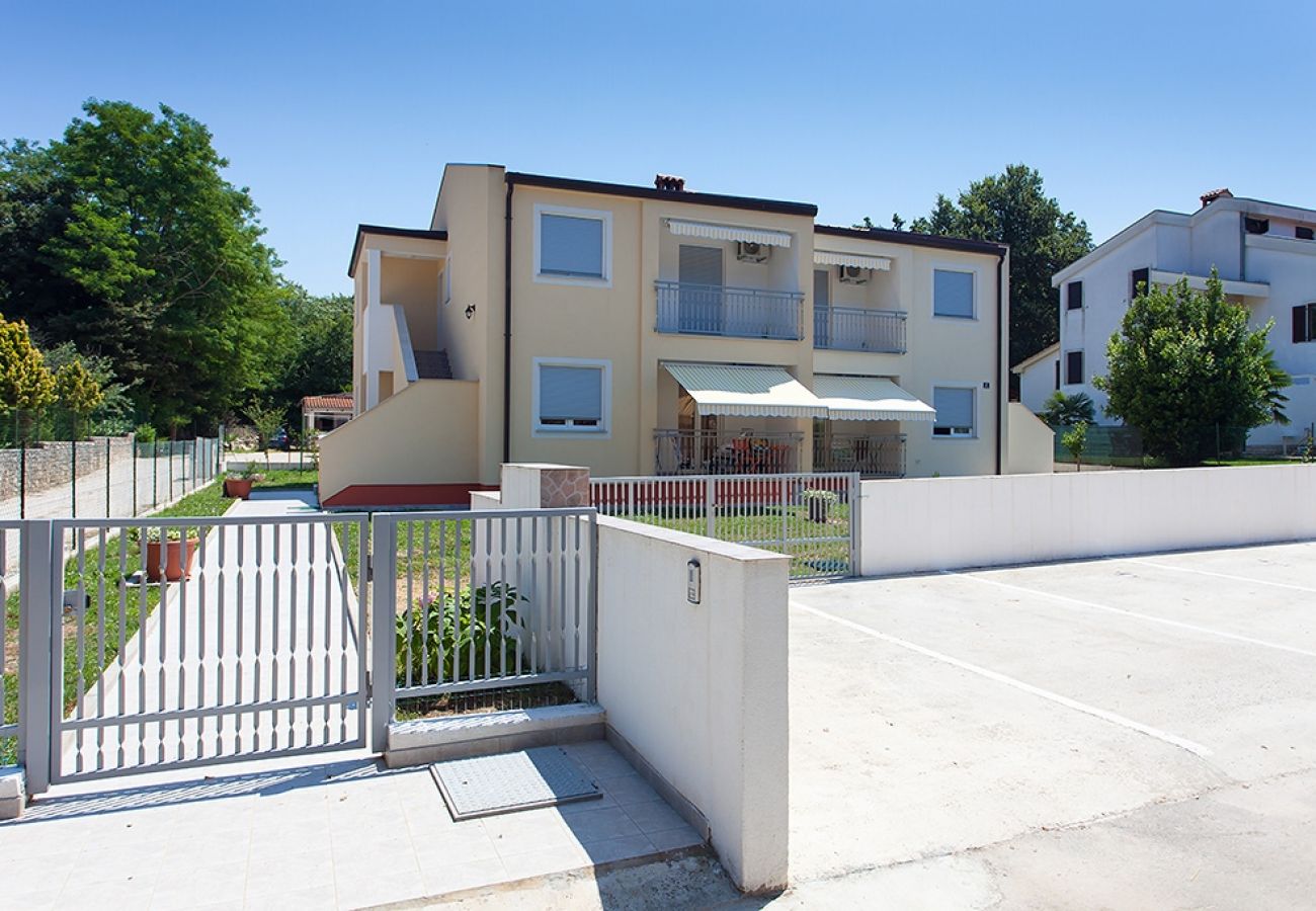 Ferienwohnung in Porec - Ferienwohnung in Poreč mit Balkon, Klimaanlage, W-LAN, Waschmaschine (4928-10)