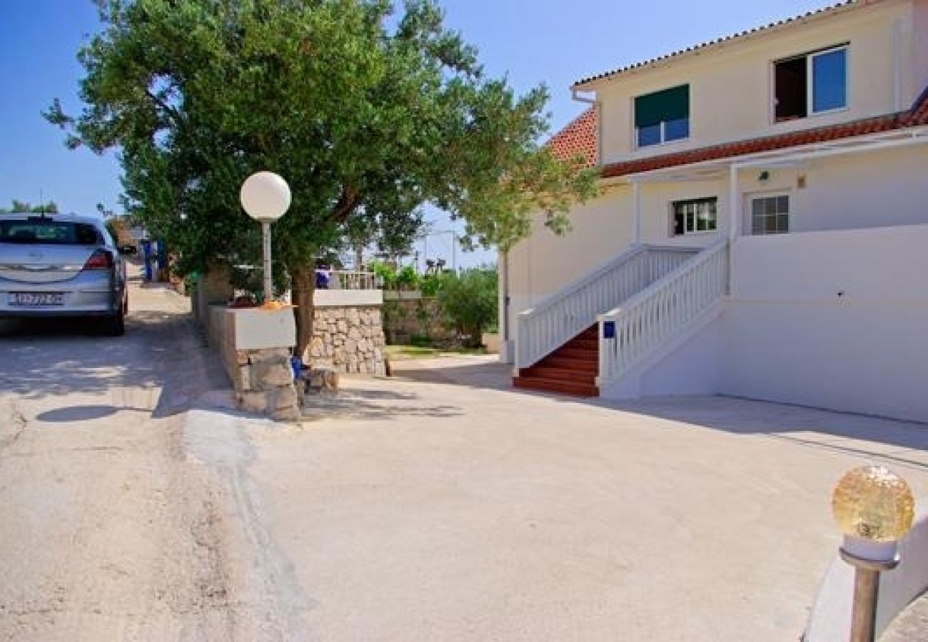 Ferienwohnung in Murter - Ferienwohnung in Murter mit Meerblick, Terrasse, Klimaanlage, W-LAN (5026-1)