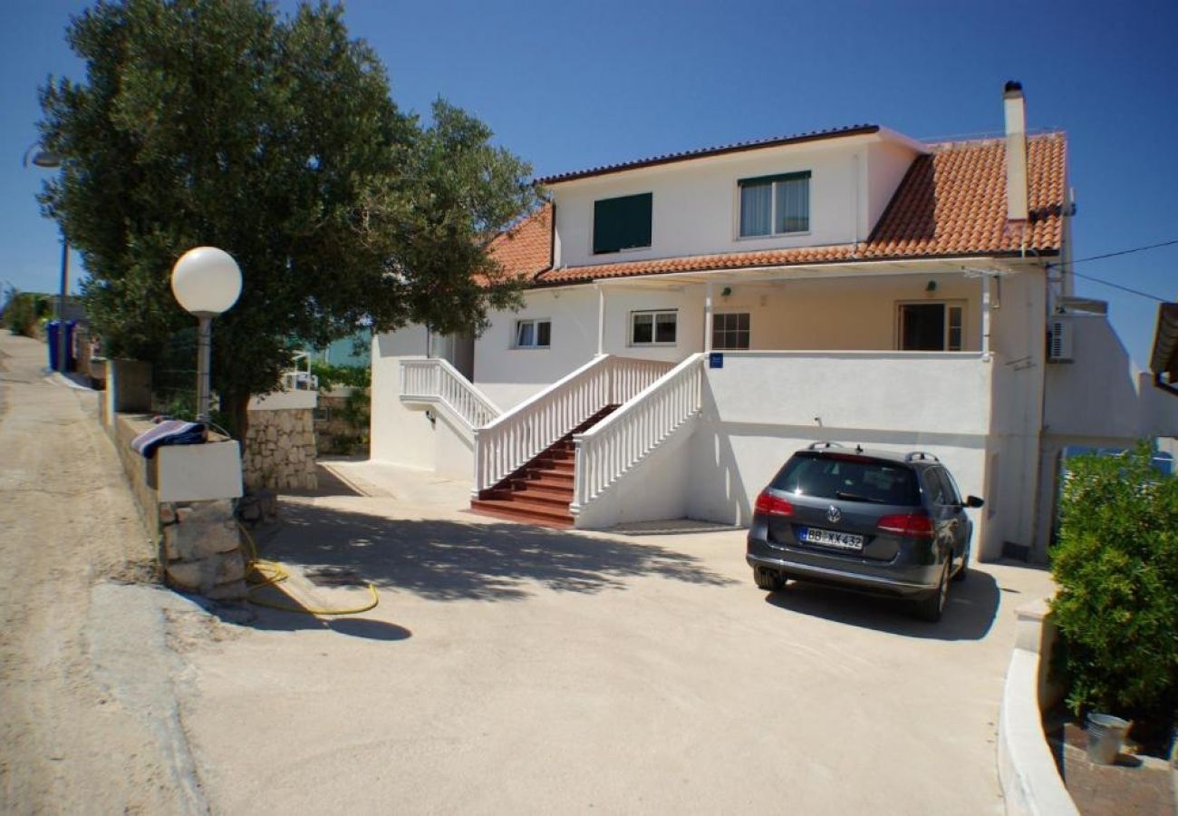 Ferienwohnung in Murter - Ferienwohnung in Murter mit Meerblick, Klimaanlage, W-LAN (5026-4)