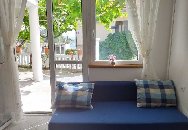 Ferienwohnung in Tribunj - Ferienwohnung in Tribunj mit Terrasse, Klimaanlage, W-LAN (5035-3) Ferienwohnung in Tribunj - Ferienwohnung in Tribunj mit Terrasse, Klimaanlage, W-LAN (5035-3)