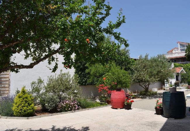 Ferienwohnung in Tribunj - Ferienwohnung in Tribunj mit Meerblick, Balkon, Klimaanlage, W-LAN (5034-2) Ferienwohnung in Tribunj - Ferienwohnung in Tribunj mit Meerblick, Balkon, Klimaanlage, W-LAN (5034-2)