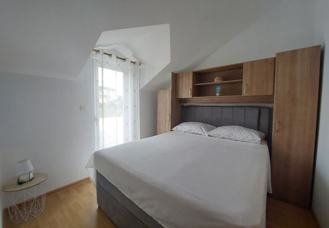 Ferienwohnung in Tribunj - Ferienwohnung in Tribunj mit Meerblick, Balkon, Klimaanlage, W-LAN (5034-2) Ferienwohnung in Tribunj - Ferienwohnung in Tribunj mit Meerblick, Balkon, Klimaanlage, W-LAN (5034-2)