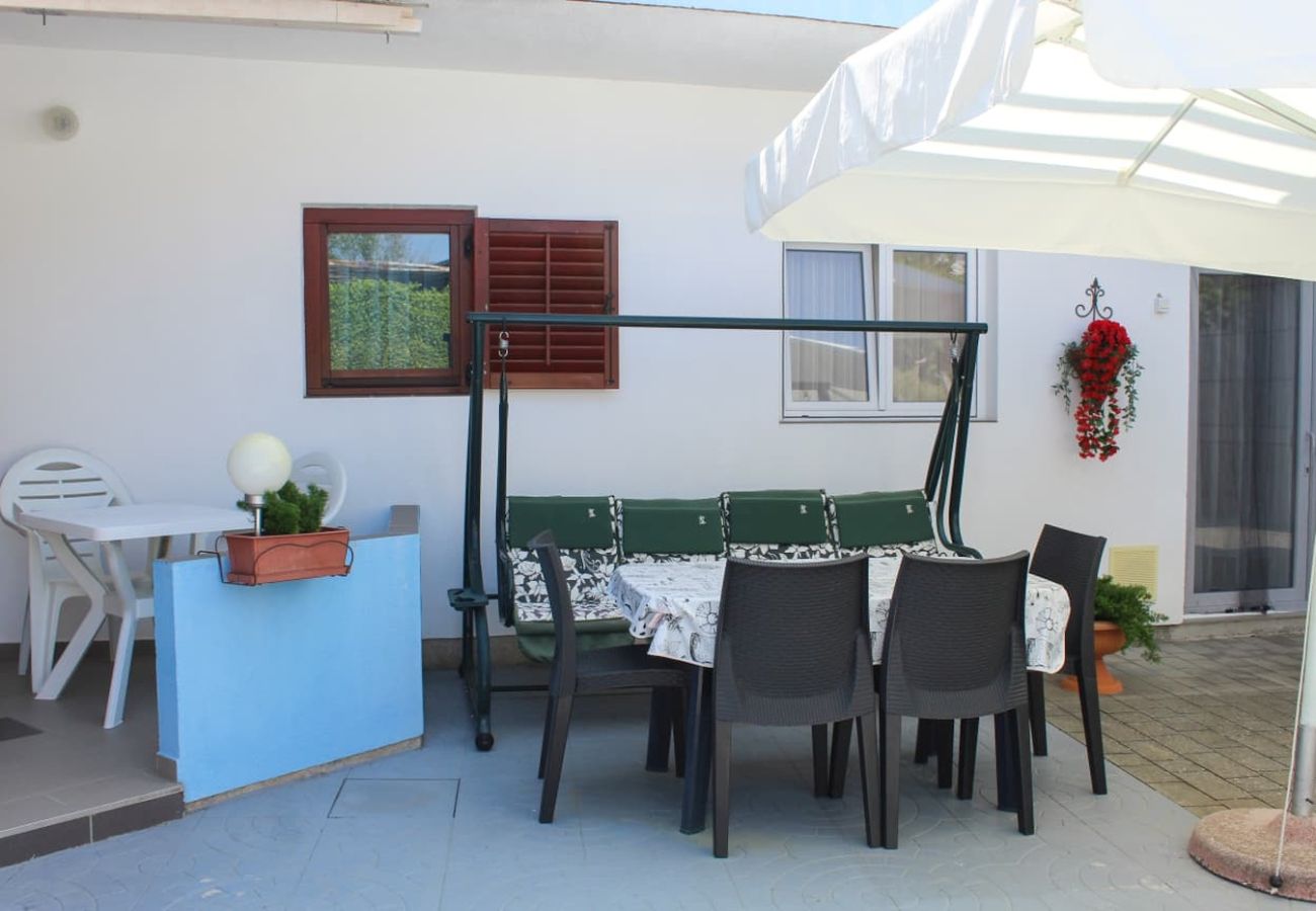 Ferienwohnung in Tribunj - Ferienwohnung in Tribunj mit Terrasse, Klimaanlage, W-LAN (5034-1)