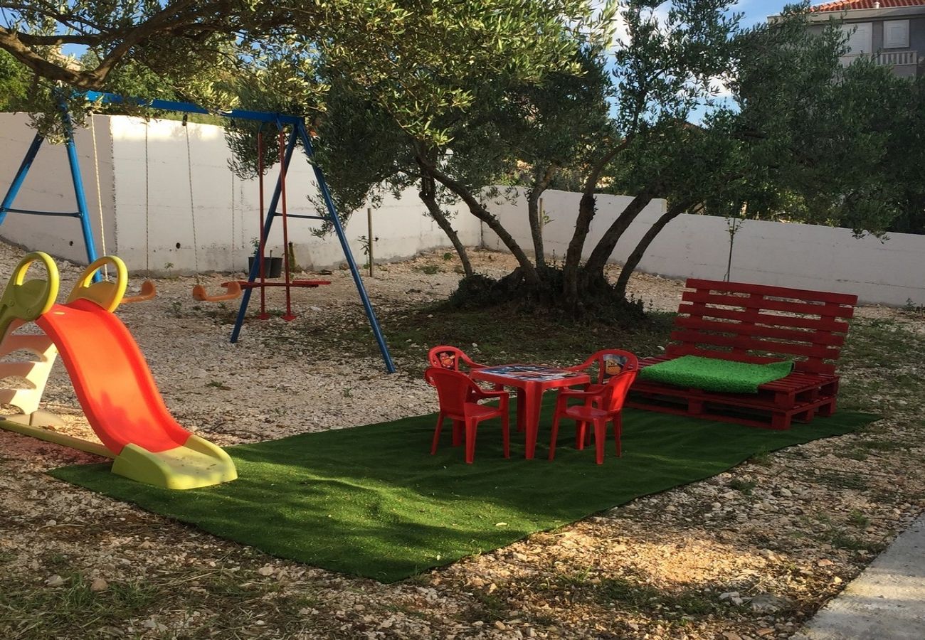 Ferienwohnung in Okrug Gornji - Ferienwohnung in Okrug Gornji mit Meerblick, Balkon, Klimaanlage, W-LAN (5048-5)