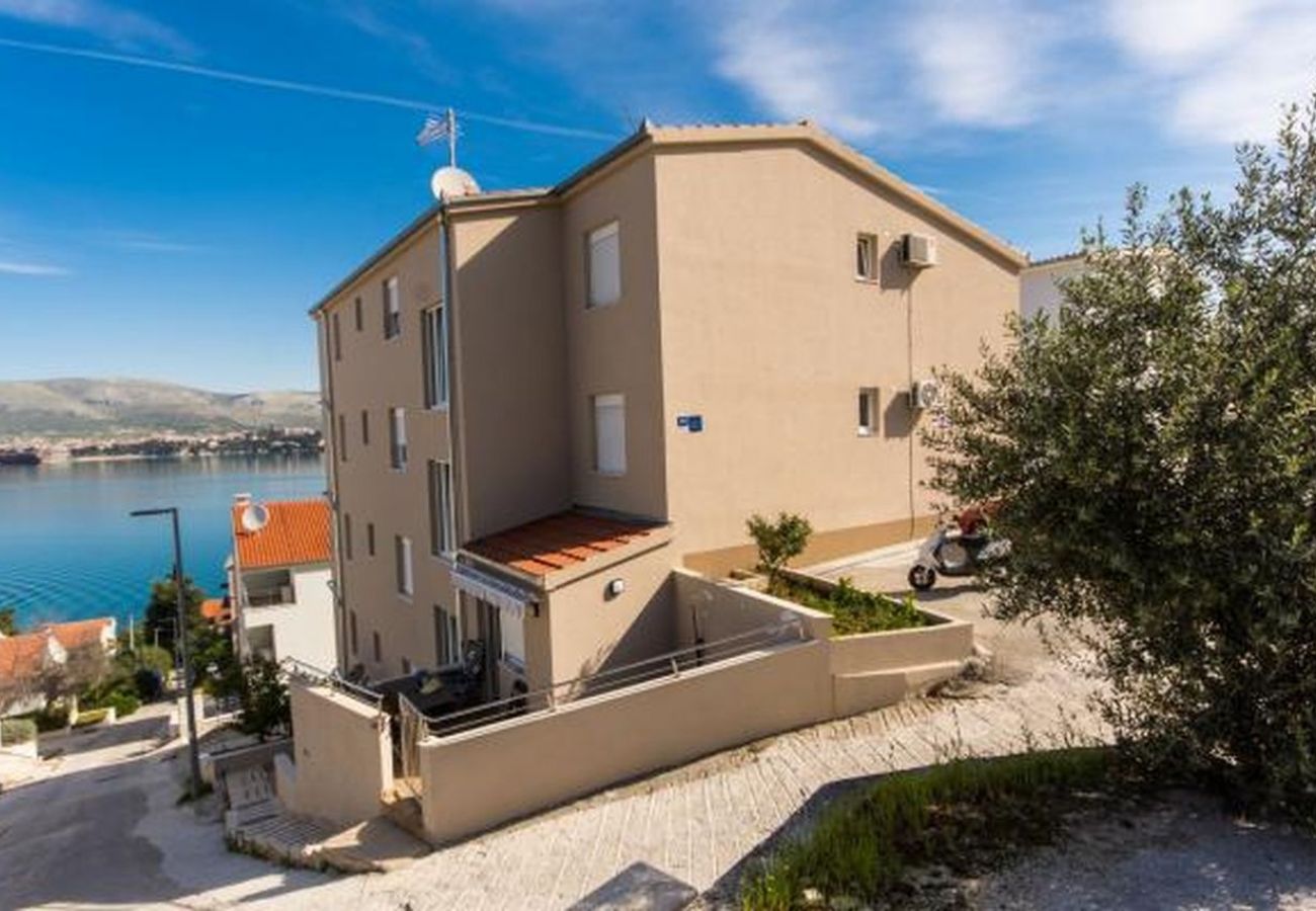 Ferienwohnung in Okrug Gornji - Ferienwohnung in Okrug Gornji mit Meerblick, Balkon, Klimaanlage, W-LAN (5050-1)