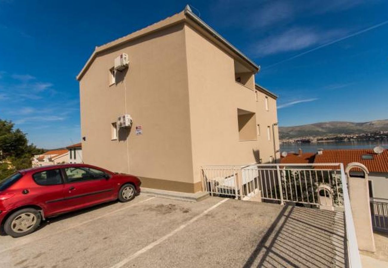 Ferienwohnung in Okrug Gornji - Ferienwohnung in Okrug Gornji mit Meerblick, Balkon, Klimaanlage, W-LAN (5050-1)