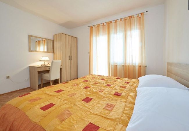 Ferienwohnung in Seget Vranjica - Ferienwohnung in Seget Vranjica mit Meerblick, Terrasse, Klimaanlage, W-LAN (5052-5) Ferienwohnung in Seget Vranjica - Ferienwohnung in Seget Vranjica mit Meerblick, Terrasse, Klimaanlage, W-LAN (5052-5)