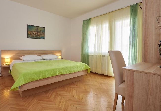 Ferienwohnung in Seget Vranjica - Ferienwohnung in Seget Vranjica mit Meerblick, Terrasse, Klimaanlage, W-LAN (5052-5) Ferienwohnung in Seget Vranjica - Ferienwohnung in Seget Vranjica mit Meerblick, Terrasse, Klimaanlage, W-LAN (5052-5)