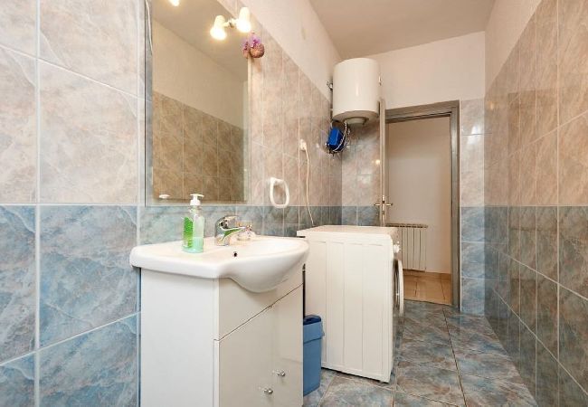 Ferienwohnung in Seget Vranjica - Ferienwohnung in Seget Vranjica mit Meerblick, Terrasse, Klimaanlage, W-LAN (5052-5) Ferienwohnung in Seget Vranjica - Ferienwohnung in Seget Vranjica mit Meerblick, Terrasse, Klimaanlage, W-LAN (5052-5)