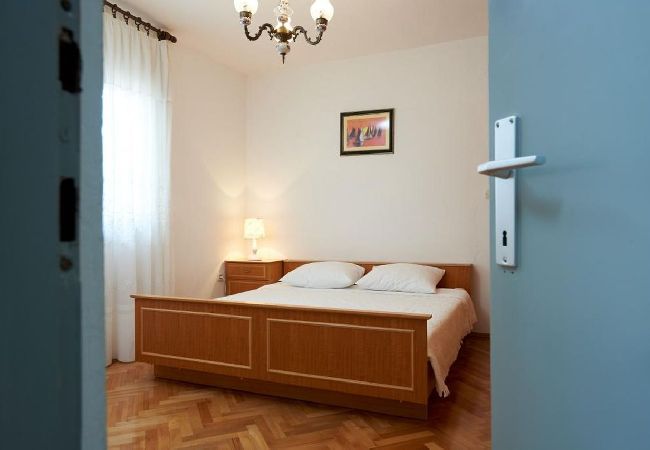 Ferienwohnung in Seget Vranjica - Ferienwohnung in Seget Vranjica mit Meerblick, Terrasse, Klimaanlage, W-LAN (5052-5) Ferienwohnung in Seget Vranjica - Ferienwohnung in Seget Vranjica mit Meerblick, Terrasse, Klimaanlage, W-LAN (5052-5)