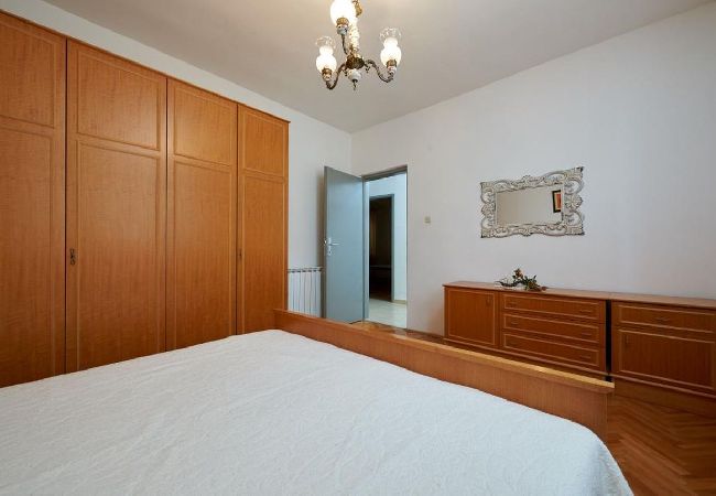 Ferienwohnung in Seget Vranjica - Ferienwohnung in Seget Vranjica mit Meerblick, Terrasse, Klimaanlage, W-LAN (5052-5) Ferienwohnung in Seget Vranjica - Ferienwohnung in Seget Vranjica mit Meerblick, Terrasse, Klimaanlage, W-LAN (5052-5)