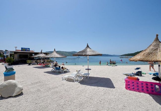 Ferienwohnung in Seget Vranjica - Ferienwohnung in Seget Vranjica mit Meerblick, Balkon, Klimaanlage, W-LAN (5052-4) Ferienwohnung in Seget Vranjica - Ferienwohnung in Seget Vranjica mit Meerblick, Balkon, Klimaanlage, W-LAN (5052-4)