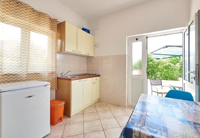 Studio in Seget Vranjica - Studioapartment in Seget Vranjica mit Terrasse, Klimaanlage, W-LAN, Waschmaschine (5052-2) Studio in Seget Vranjica - Studioapartment in Seget Vranjica mit Terrasse, Klimaanlage, W-LAN, Waschmaschine (5052-2)