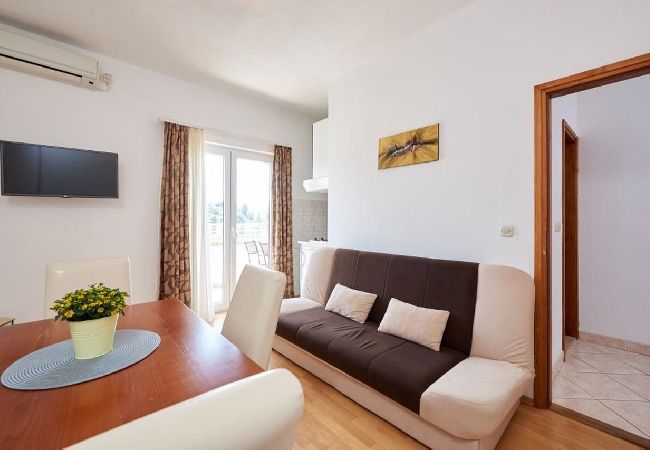 Ferienwohnung in Seget Vranjica - Ferienwohnung in Seget Vranjica mit Meerblick, Balkon, Klimaanlage, W-LAN (5052-3) Ferienwohnung in Seget Vranjica - Ferienwohnung in Seget Vranjica mit Meerblick, Balkon, Klimaanlage, W-LAN (5052-3)