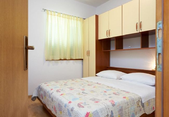 Ferienwohnung in Seget Vranjica - Ferienwohnung in Seget Vranjica mit Meerblick, Balkon, Klimaanlage, W-LAN (5052-3) Ferienwohnung in Seget Vranjica - Ferienwohnung in Seget Vranjica mit Meerblick, Balkon, Klimaanlage, W-LAN (5052-3)