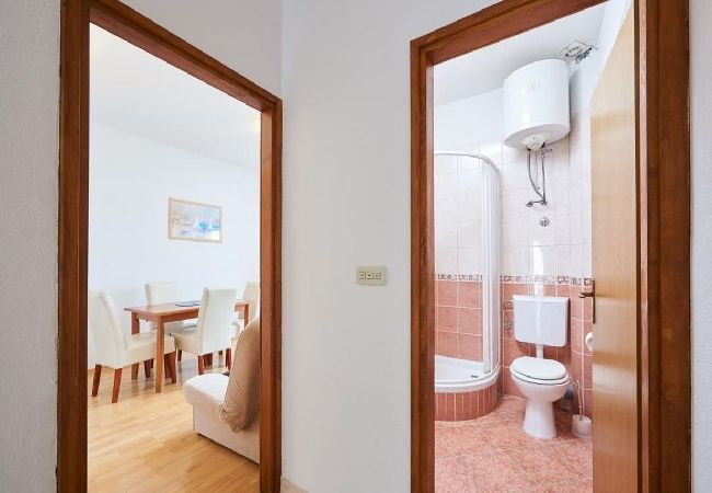 Ferienwohnung in Seget Vranjica - Ferienwohnung in Seget Vranjica mit Meerblick, Balkon, Klimaanlage, W-LAN (5052-3) Ferienwohnung in Seget Vranjica - Ferienwohnung in Seget Vranjica mit Meerblick, Balkon, Klimaanlage, W-LAN (5052-3)