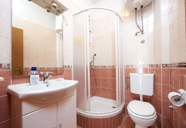 Ferienwohnung in Seget Vranjica - Ferienwohnung in Seget Vranjica mit Meerblick, Balkon, Klimaanlage, W-LAN (5052-3) Ferienwohnung in Seget Vranjica - Ferienwohnung in Seget Vranjica mit Meerblick, Balkon, Klimaanlage, W-LAN (5052-3)