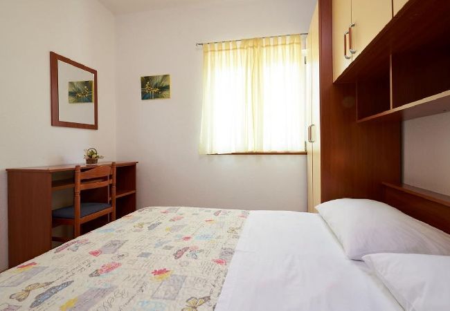 Ferienwohnung in Seget Vranjica - Ferienwohnung in Seget Vranjica mit Meerblick, Balkon, Klimaanlage, W-LAN (5052-3) Ferienwohnung in Seget Vranjica - Ferienwohnung in Seget Vranjica mit Meerblick, Balkon, Klimaanlage, W-LAN (5052-3)
