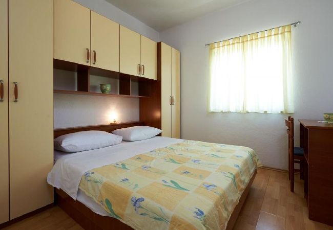 Ferienwohnung in Seget Vranjica - Ferienwohnung in Seget Vranjica mit Meerblick, Balkon, Klimaanlage, W-LAN (5052-3) Ferienwohnung in Seget Vranjica - Ferienwohnung in Seget Vranjica mit Meerblick, Balkon, Klimaanlage, W-LAN (5052-3)