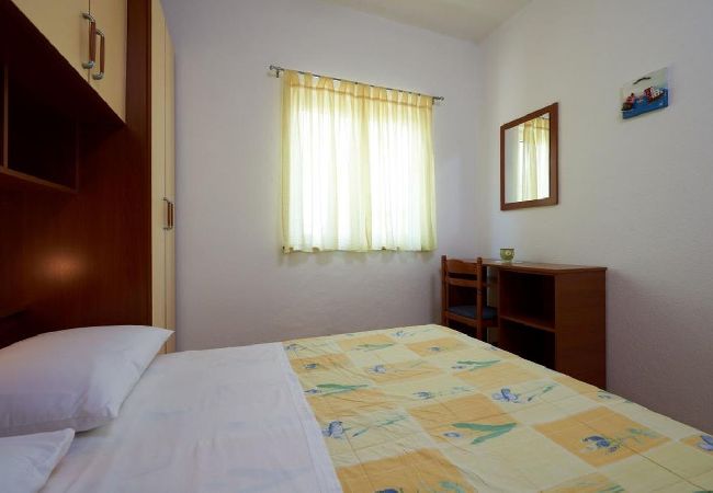 Ferienwohnung in Seget Vranjica - Ferienwohnung in Seget Vranjica mit Meerblick, Balkon, Klimaanlage, W-LAN (5052-3) Ferienwohnung in Seget Vranjica - Ferienwohnung in Seget Vranjica mit Meerblick, Balkon, Klimaanlage, W-LAN (5052-3)