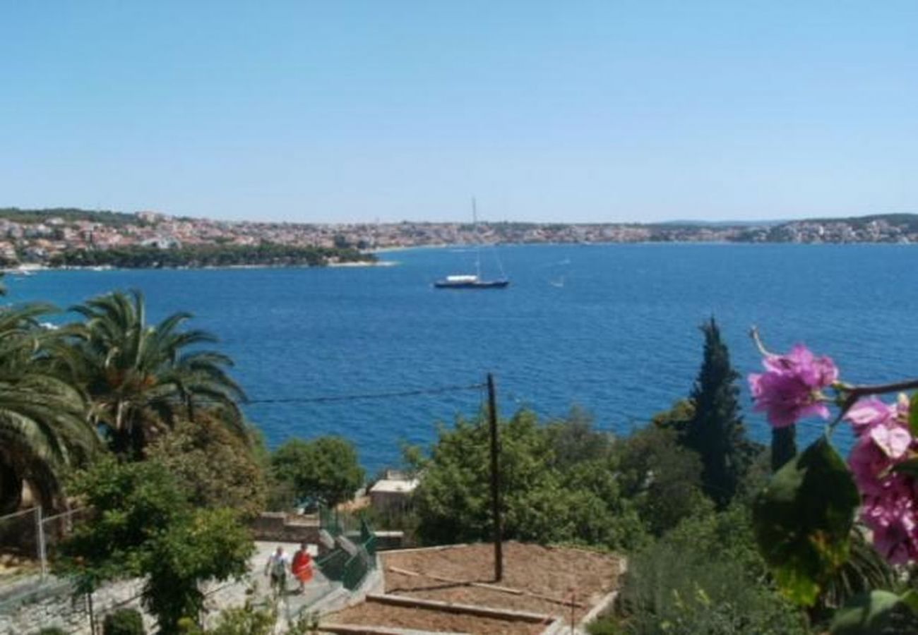 Ferienwohnung in Trogir - Ferienwohnung in Trogir mit Meerblick, Balkon, Klimaanlage, W-LAN (5055-2)