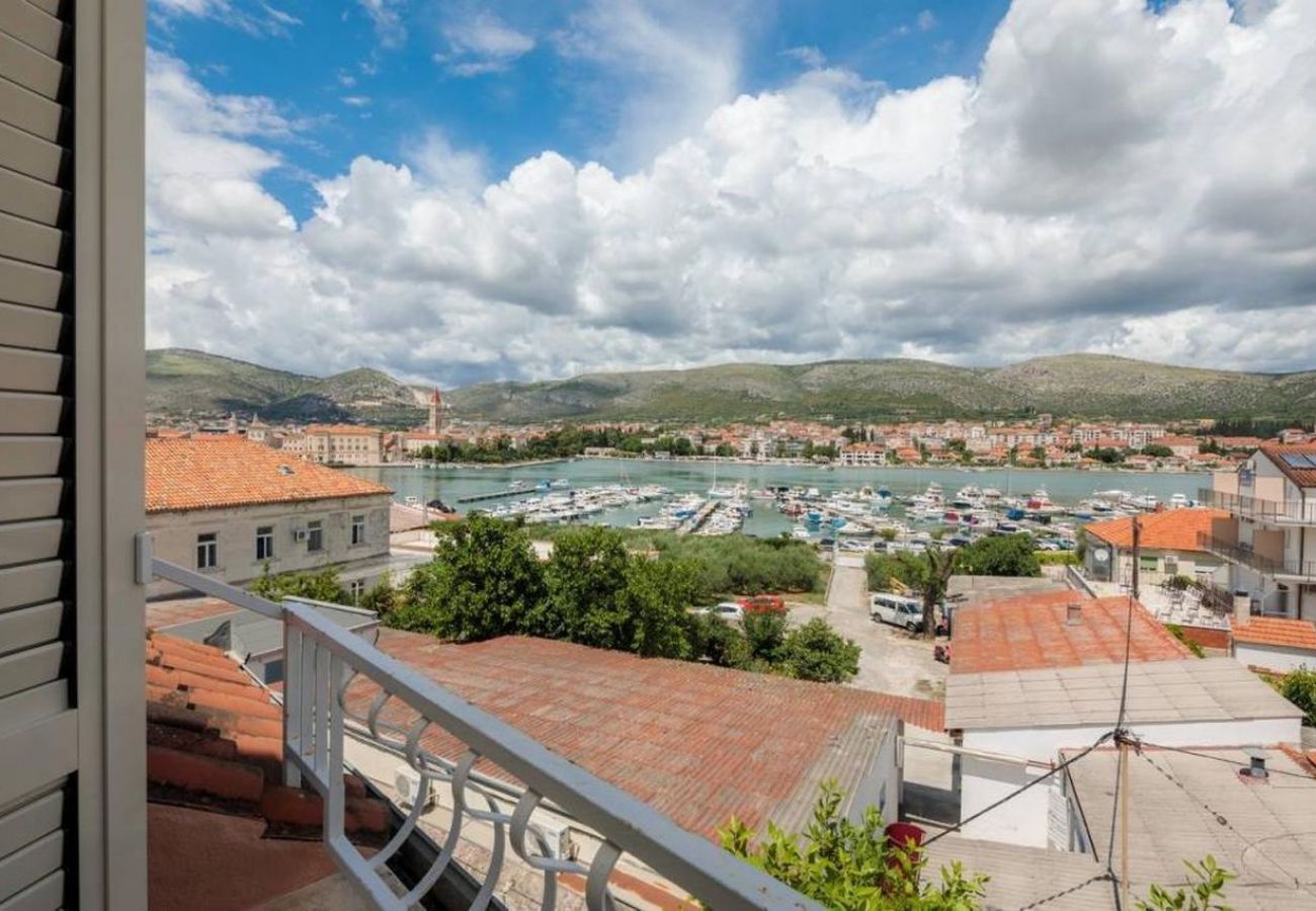 Ferienwohnung in Trogir - Ferienwohnung in Trogir mit Meerblick, Balkon, Klimaanlage, W-LAN (5058-1)