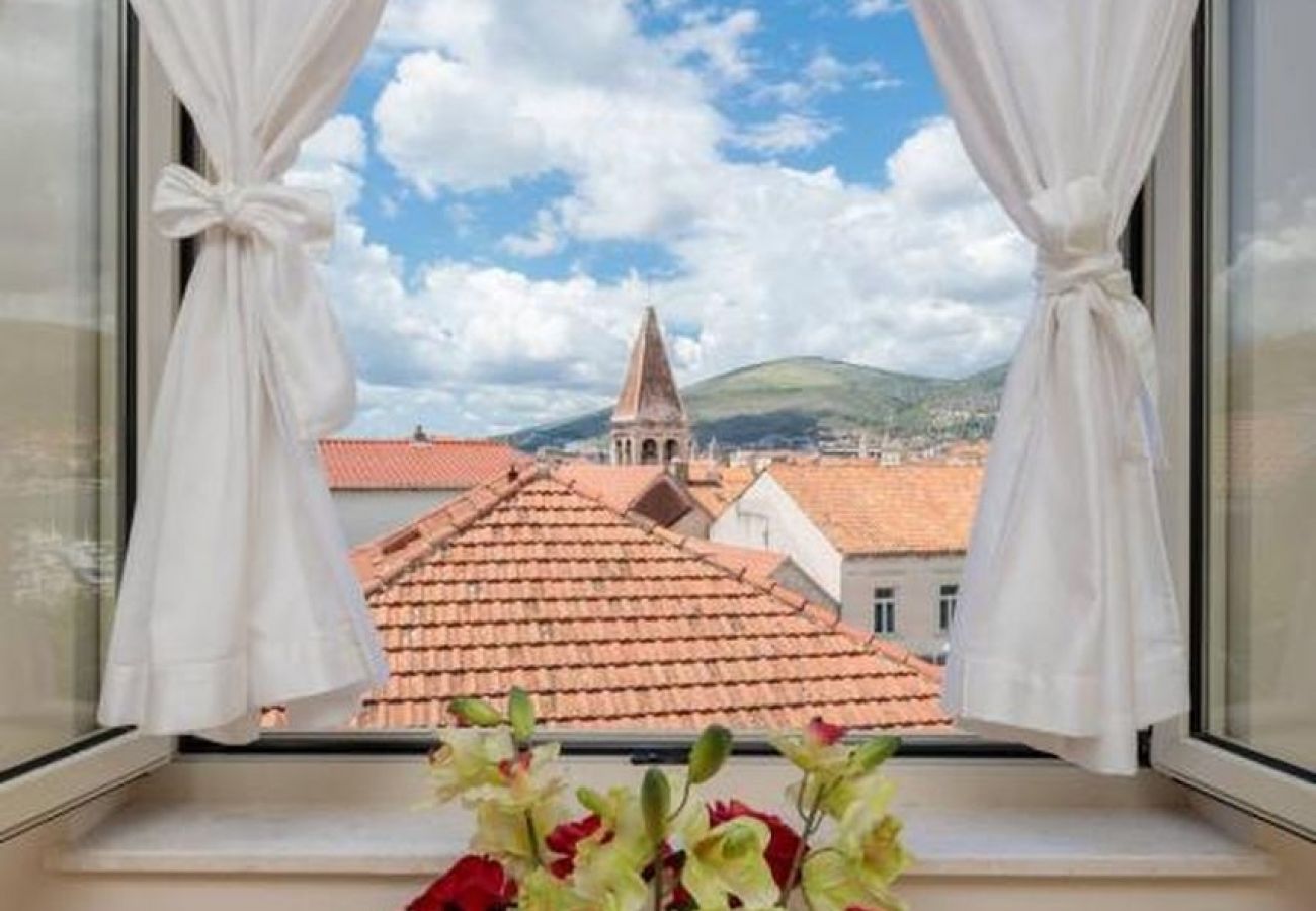 Ferienwohnung in Trogir - Ferienwohnung in Trogir mit Meerblick, Balkon, Klimaanlage, W-LAN (5058-1)