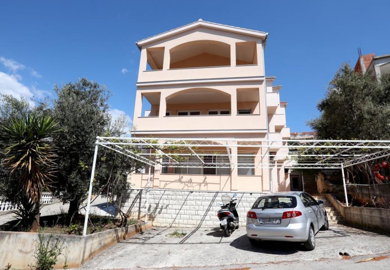 Ferienwohnung in Okrug Gornji - Ferienwohnung in Okrug Gornji mit Terrasse, Klimaanlage, W-LAN, Waschmaschine (5059-3)