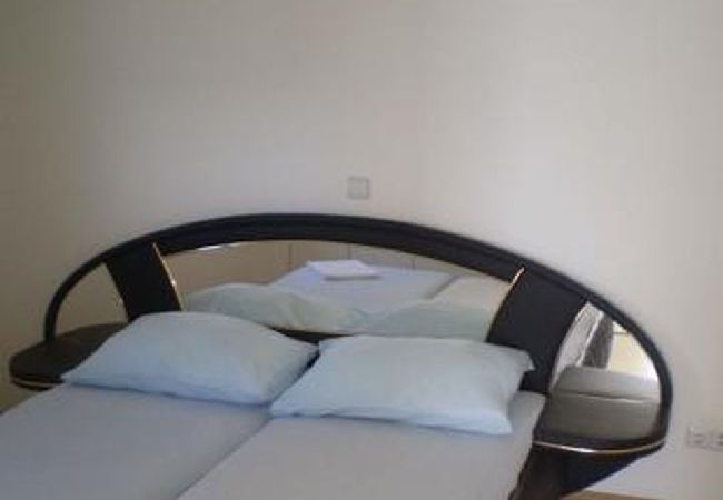 Ferienwohnung in Duce - Ferienwohnung in Duće mit Meerblick, Balkon, Klimaanlage, W-LAN (5060-1) Ferienwohnung in Duce - Ferienwohnung in Duće mit Meerblick, Balkon, Klimaanlage, W-LAN (5060-1)