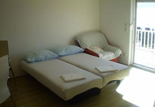 Ferienwohnung in Duce - Ferienwohnung in Duće mit Meerblick, Balkon, Klimaanlage, W-LAN (5060-1) Ferienwohnung in Duce - Ferienwohnung in Duće mit Meerblick, Balkon, Klimaanlage, W-LAN (5060-1)