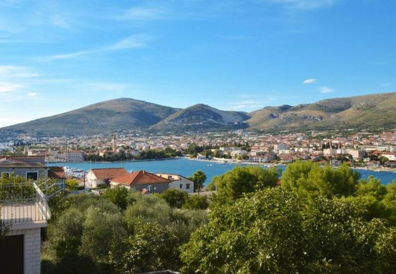 Ferienwohnung in Trogir - Ferienwohnung in Trogir mit Meerblick, Terrasse, Klimaanlage, W-LAN (5065-1)