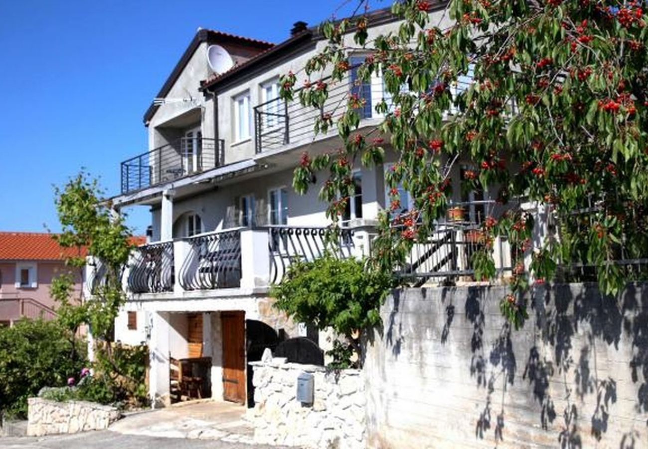 Ferienwohnung in Trogir - Ferienwohnung in Trogir mit Meerblick, Terrasse, Klimaanlage, W-LAN (5065-1)