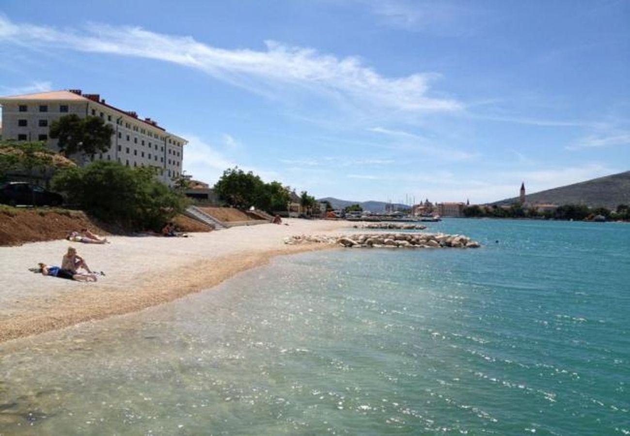 Ferienwohnung in Trogir - Ferienwohnung in Trogir mit Meerblick, Terrasse, Klimaanlage, W-LAN (5065-1)