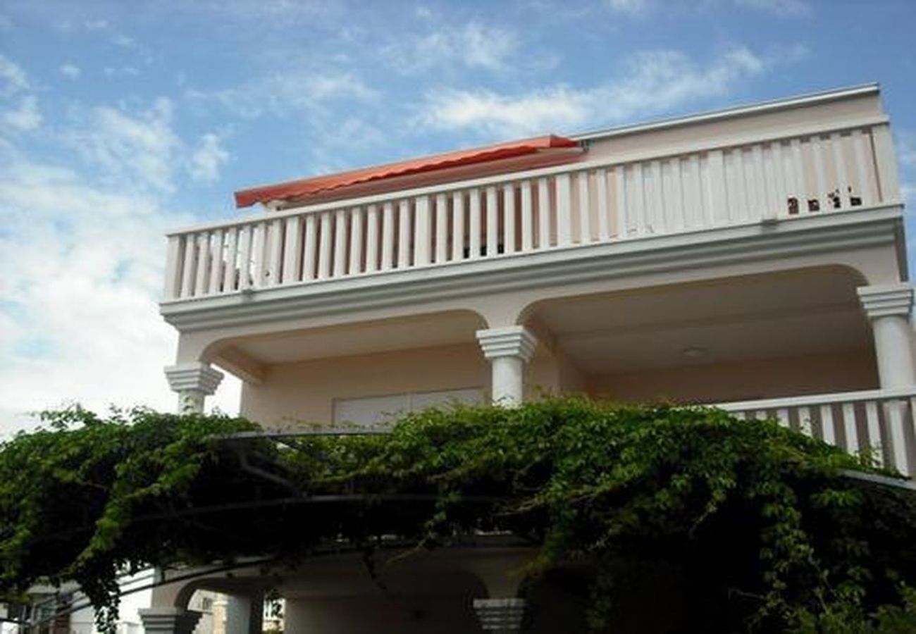 Ferienwohnung in Duce - Ferienwohnung in Duće mit Meerblick, Terrasse, Klimaanlage, W-LAN (5061-3)