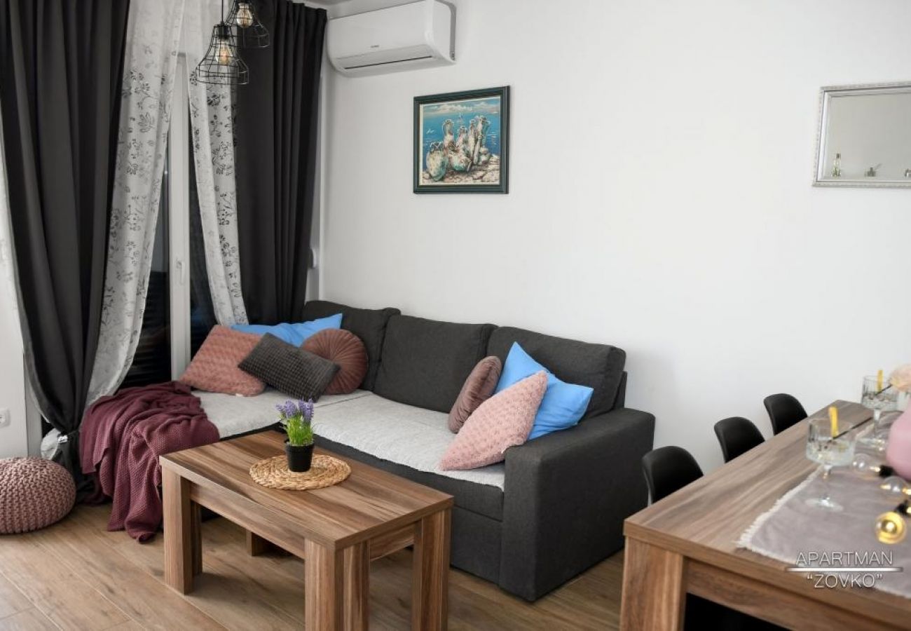 Ferienwohnung in Okrug Gornji - Ferienwohnung in Okrug Gornji mit Terrasse, Klimaanlage, W-LAN, Waschmaschine (5070-1)