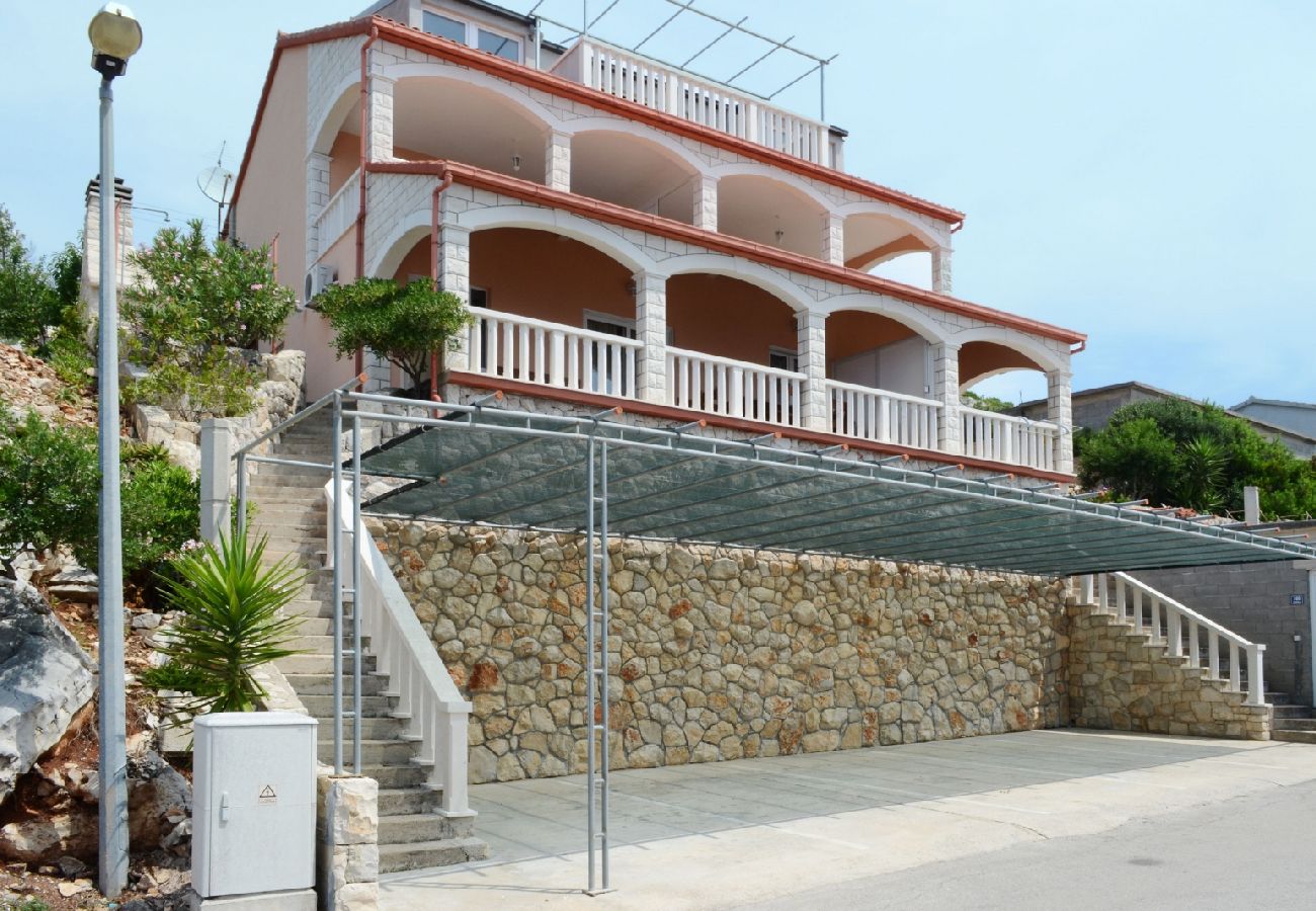 Ferienwohnung in Prizba - Ferienwohnung in Prižba mit Meerblick, Terrasse, Klimaanlage, W-LAN (5080-2)