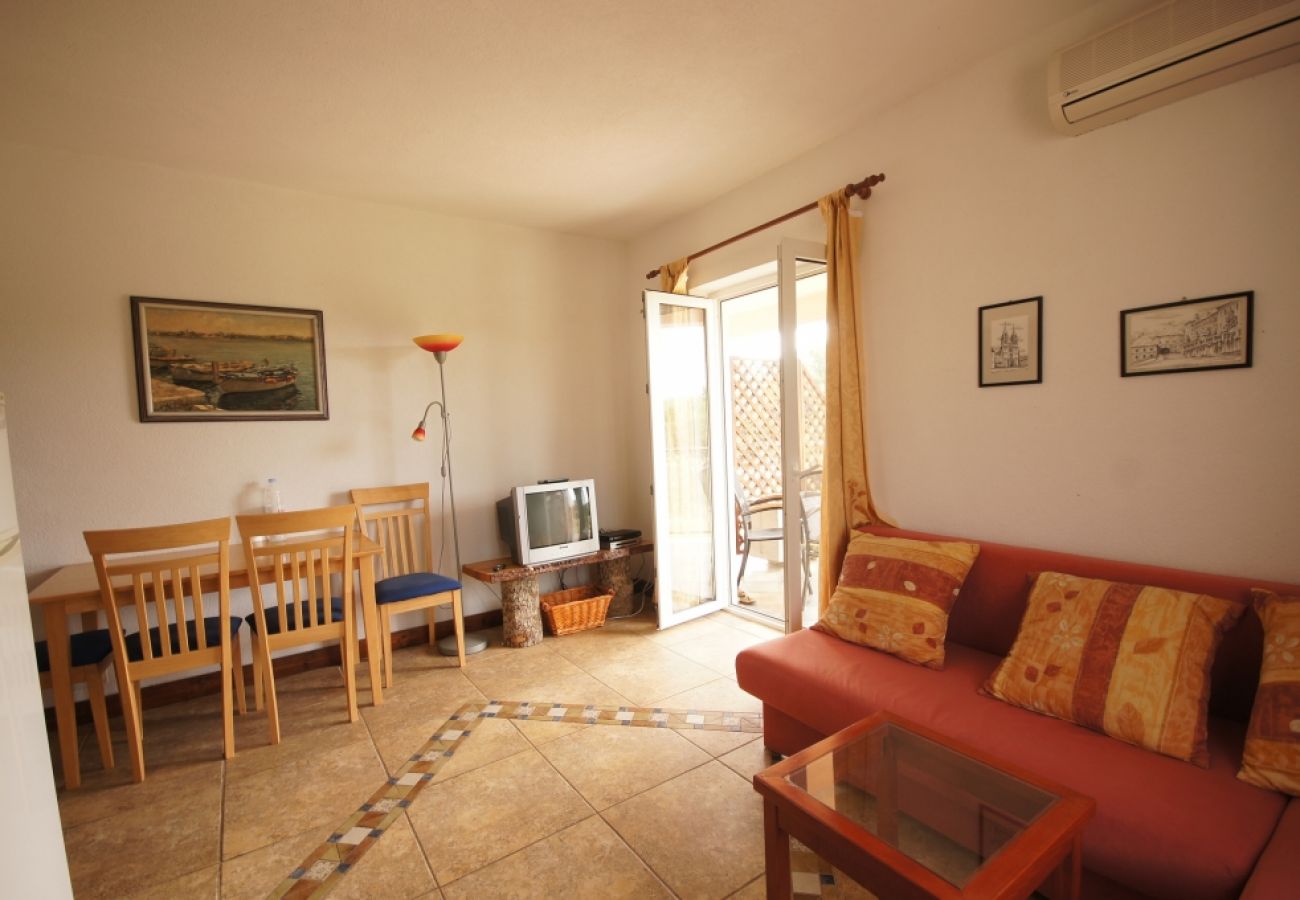 Ferienwohnung in Vodice - Ferienwohnung in Vodice mit Meerblick, Terrasse, Klimaanlage, W-LAN (144-2)