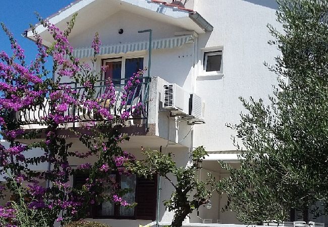 Ferienwohnung in Vodice - Ferienwohnung in Vodice mit Meerblick, Balkon, Klimaanlage, W-LAN (612-4) Ferienwohnung in Vodice - Ferienwohnung in Vodice mit Meerblick, Balkon, Klimaanlage, W-LAN (612-4)