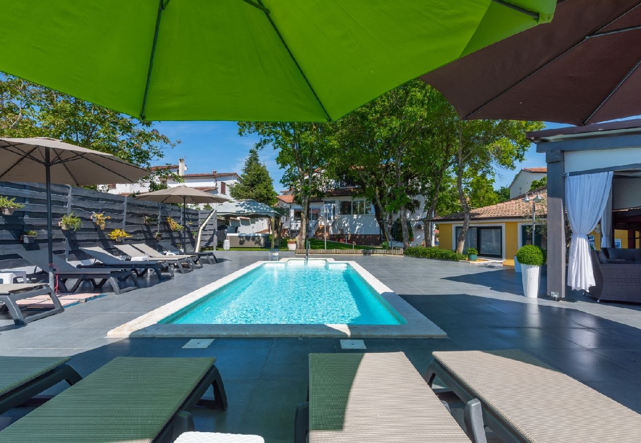 Ferienhaus in Porec - Ferienhaus in Poreč mit Terrasse, Klimaanlage, W-LAN, Waschmaschine (4928-11)